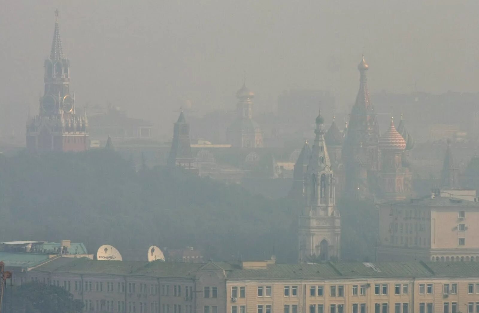 Смог в москве 2022. Дым в москве 2010. Дымовы в москве. Смок в москве в 2010. Смок в москве в 2010.