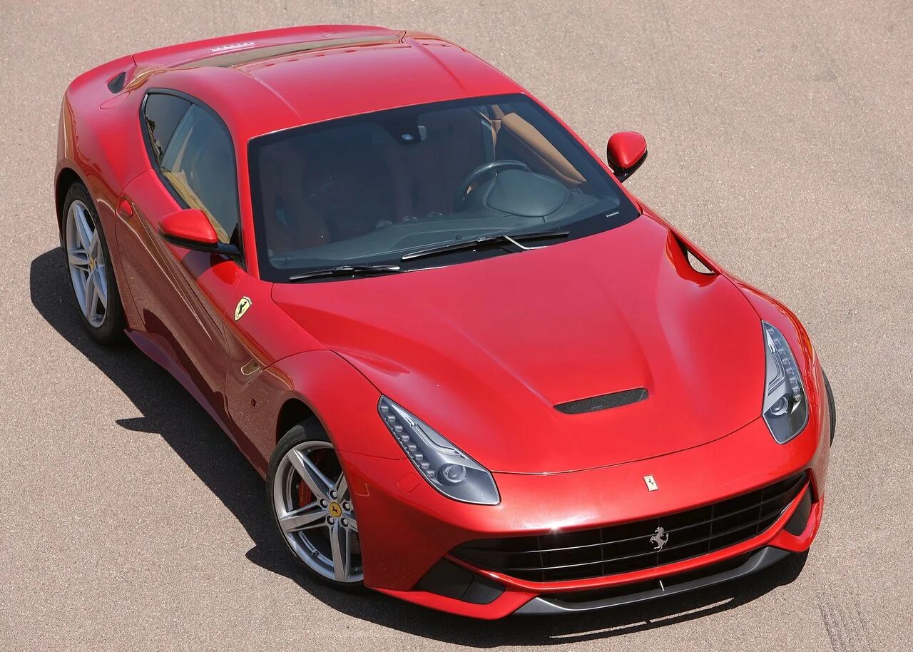 Ала автомобиля. Ferrari f12 Berlinetta Red. Ferrari f12 красная. Ferrari f12 2012. Ferrari f12 Berlinetta цвета.