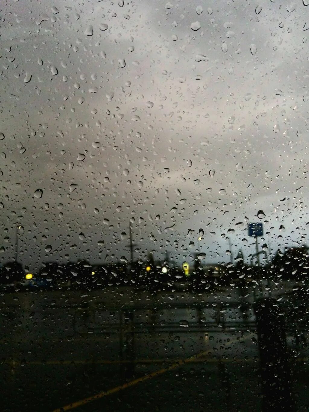 Пасмурный дождливый день. Дождь за окном. Пасмурно дождь. Люблю дождь.