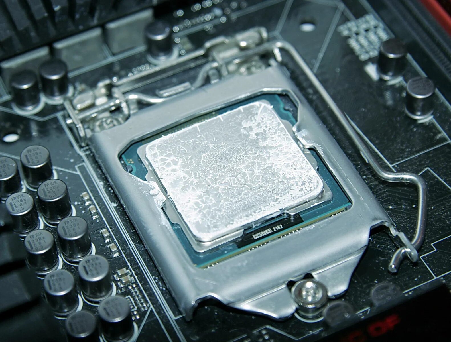 Сколько грамм термопасты нужно. Intel Core i7 3770k. Термопаста Intel Core i5 10300h. Zalman i7 3770k. I7 3770k 32gb 1070.