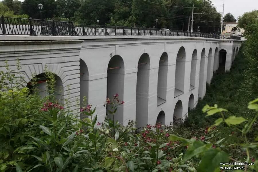 Березуйский овраг калуга благоустройство. Каменный мост через березуйский овраг в калуге. Березуйский овраг калужская область. Каменный мост калуга. Калужский овраг.