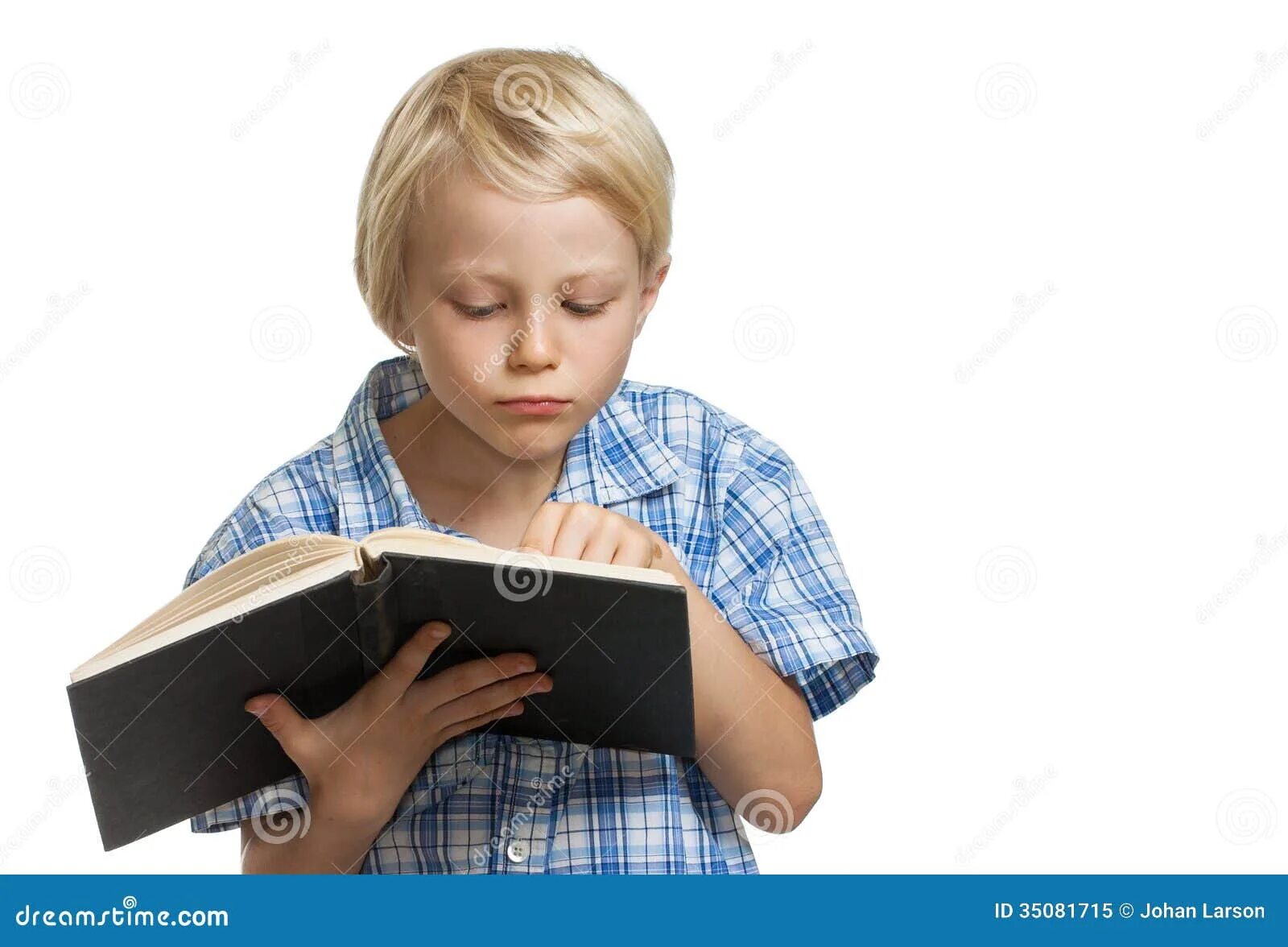 Мальчик читает стихотворение. Мальчик читает стихи. Мальчик с книгой фото. Мальчик читает толстую книгу.
