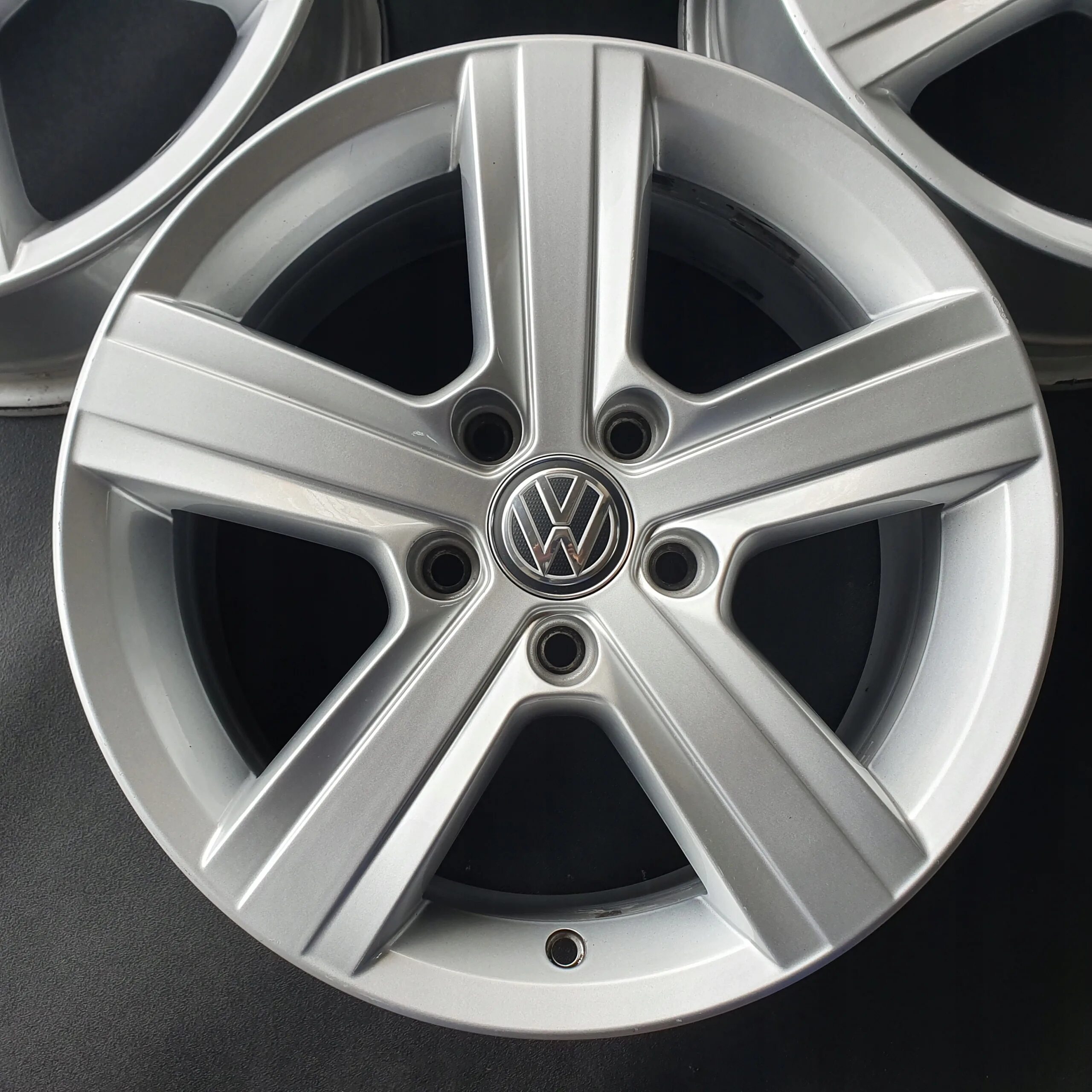 Диски 16 на фольксваген. Диски 16 на фольксваген. Диски volkswagen r16. R16 5x112 volkswagen. Диски фольксваген джетта r16.