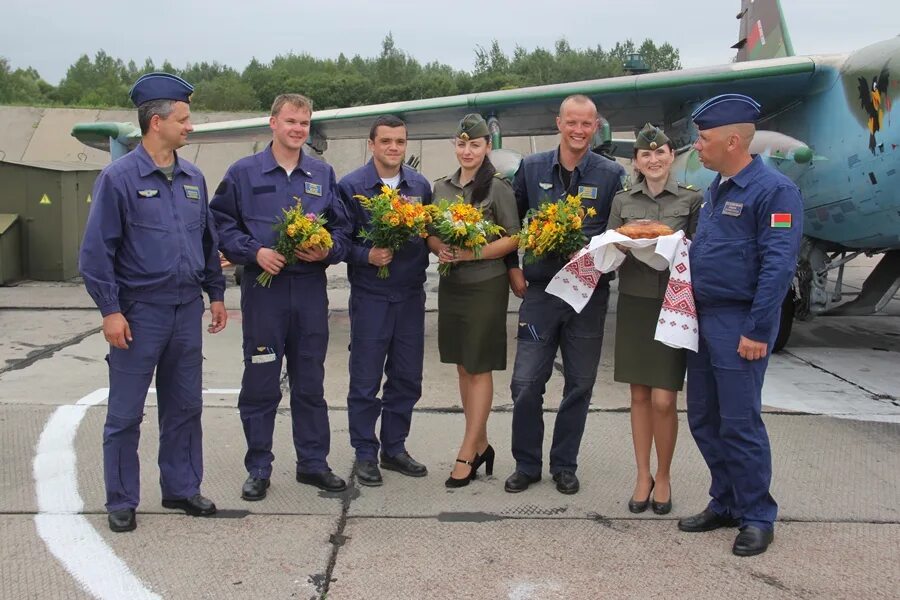 Самолет и аэропорт. Встреча иностранной делегации в аэропорту. Барановичи аэропорт. Встречи с лётчиками. Авиационная база.