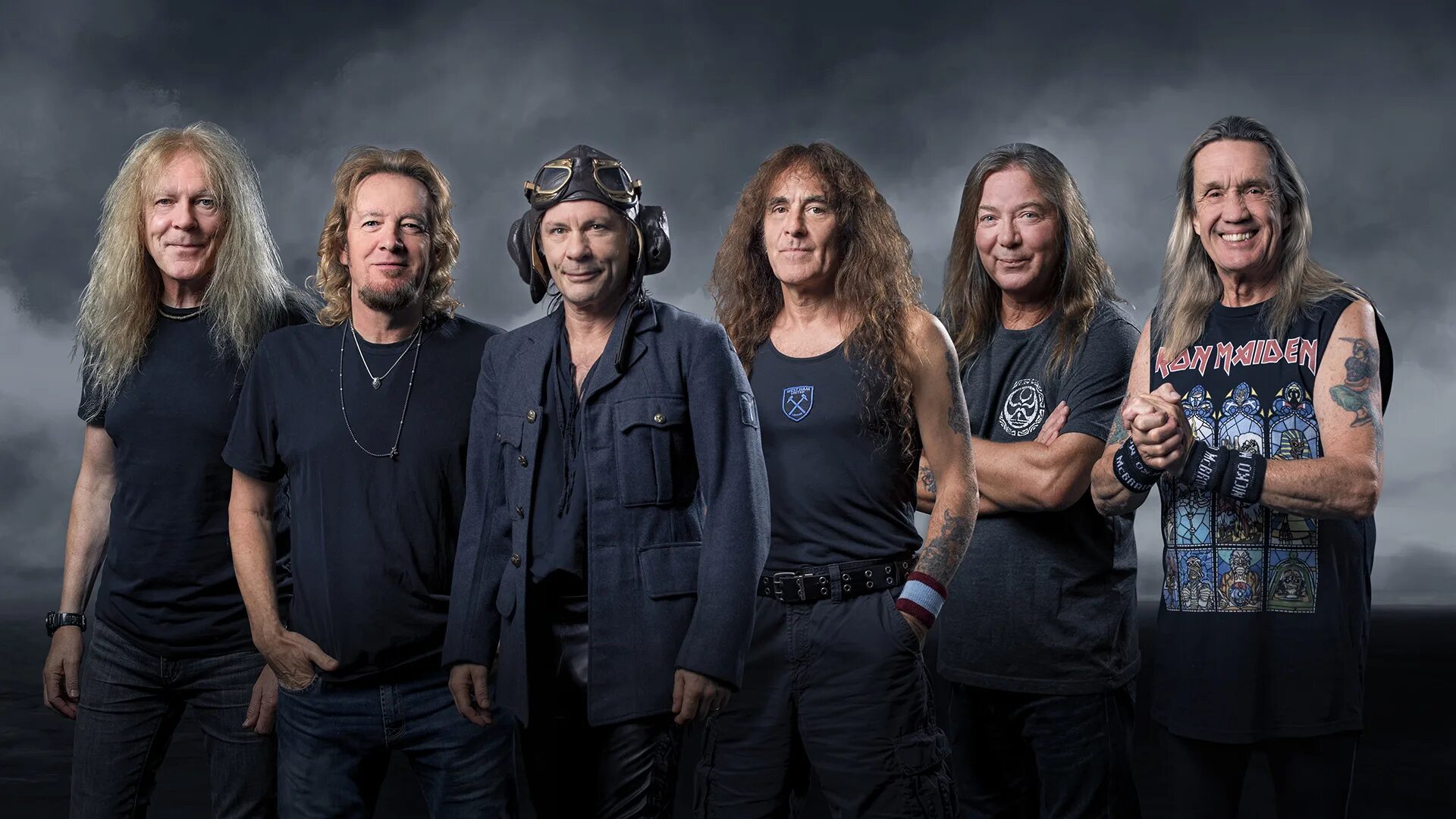 Группа iron maiden. Iron maiden. Яник герс. Постеры группы iron maiden 1983. Iron maiden 1975.