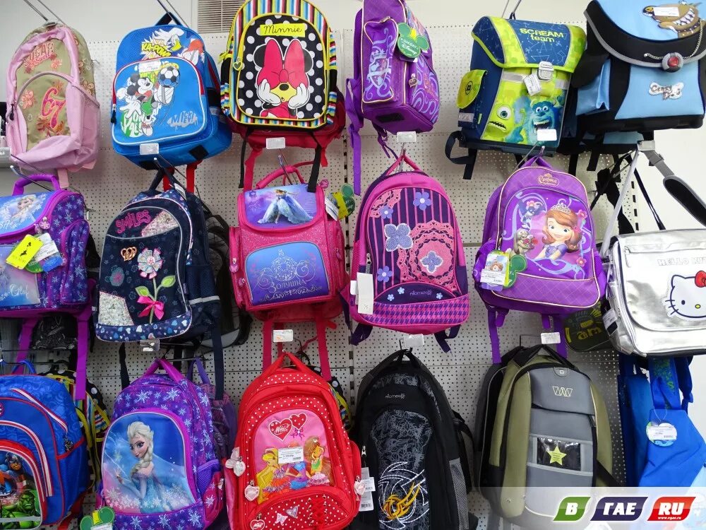 Магазин сумок и рюкзаков. Магазин рюкзаков. Выкладка рюкзаков в магазине. Валберис рюкзаки женские кожаные. Магазин сумок и рюкзаков.