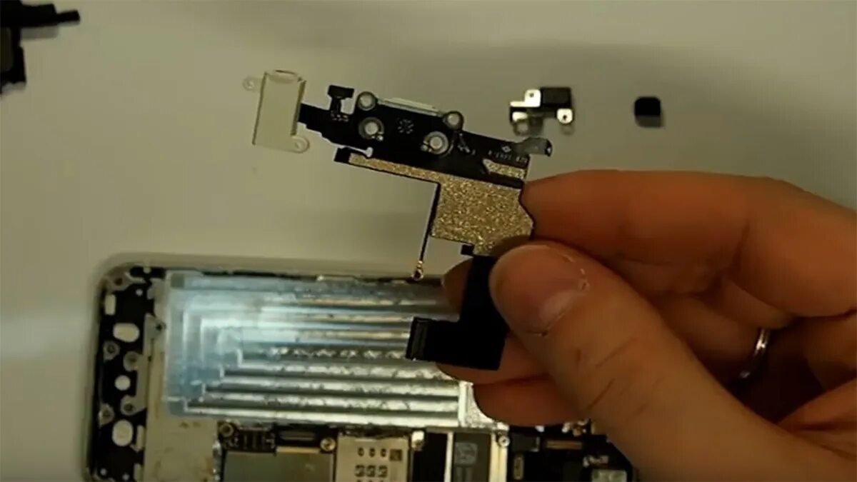 Iphone 6s микрофон шумоподавления. верхний микрофон iphone 6s. микрофон для айфона. замена микрофона iphone. замена микрофона iphone 8 plus.