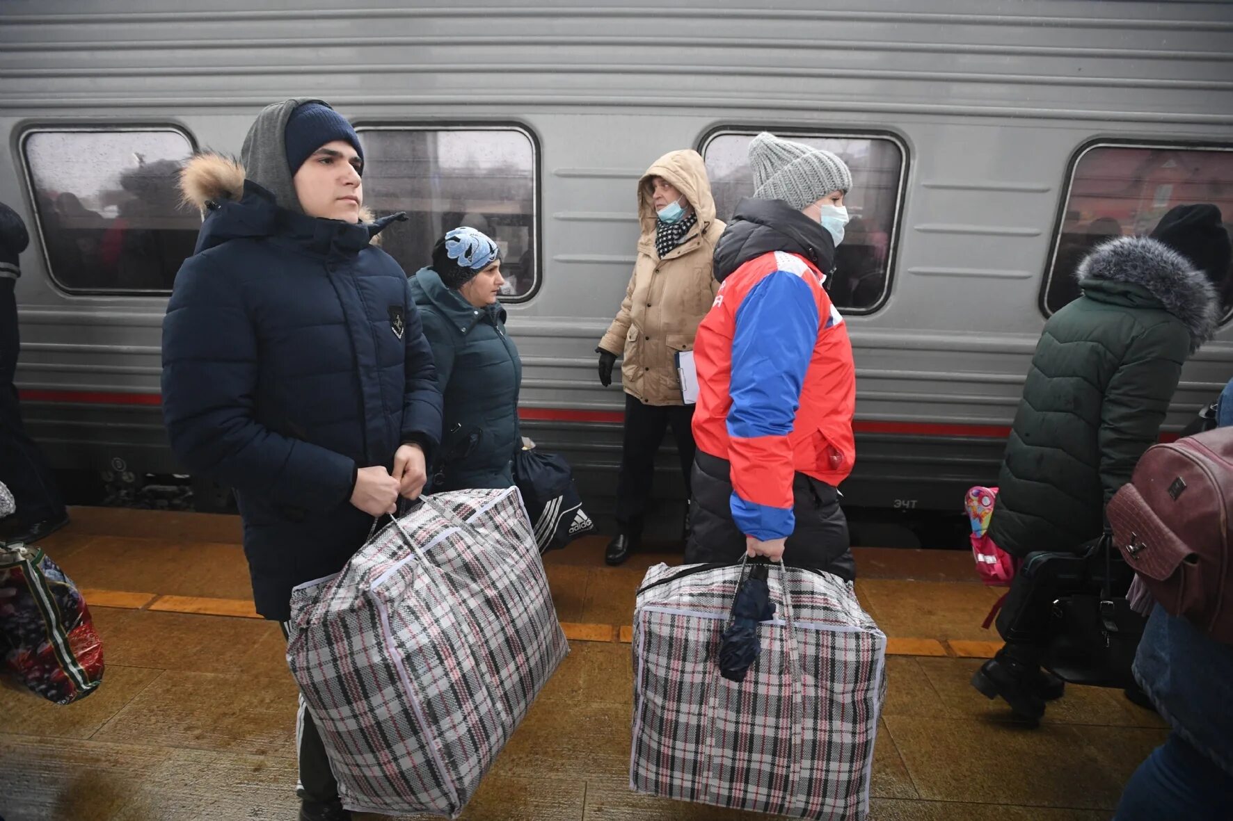 Дети уехали из россии. Русские беженцы. Эвакуация детей. Беженцы с Украины. Эвакуация людей.