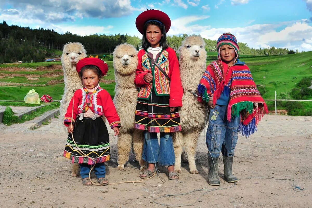 Народы страны перу. Перу кечуа. Индейцы кечуа в Перу. Жители Перу перуанцы. Население Перу перуанцы.