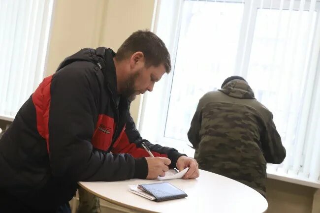 Очередная группа контрактников отправилась в зону. Служба по контракту. Волонтеры Москва пункт отбора. Армия по контракту пункты. Единый пункт отбора на военную.