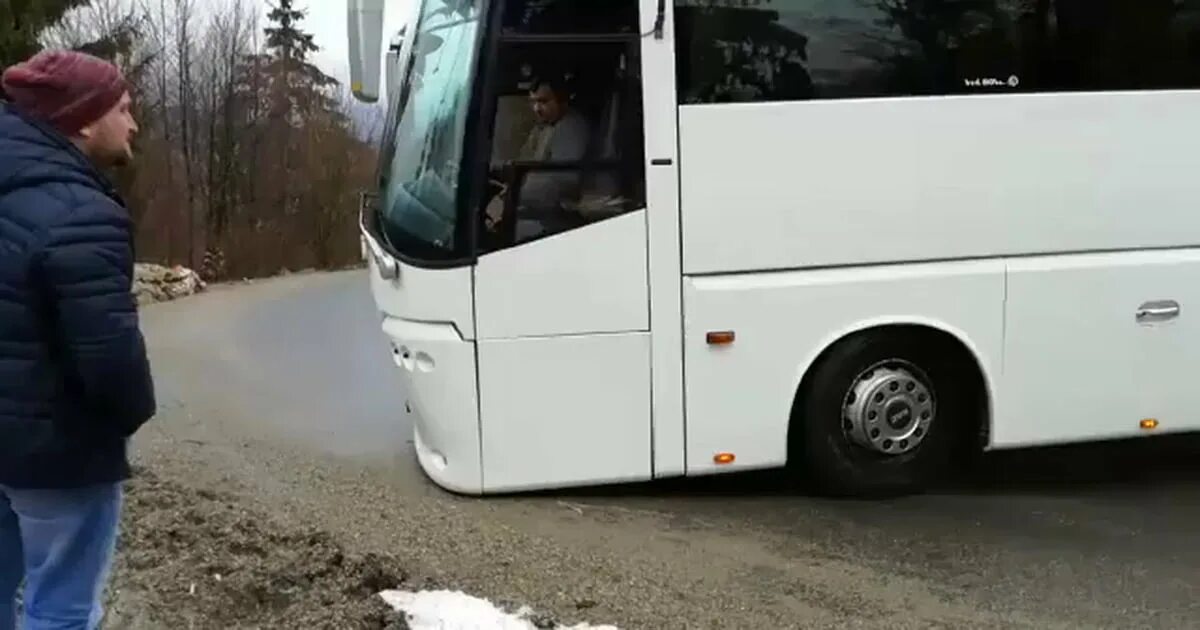 Водитель туристического автобуса. Заниженный автобус. Занижена автобус крытая. Сарухан водитель туристического автобуса.