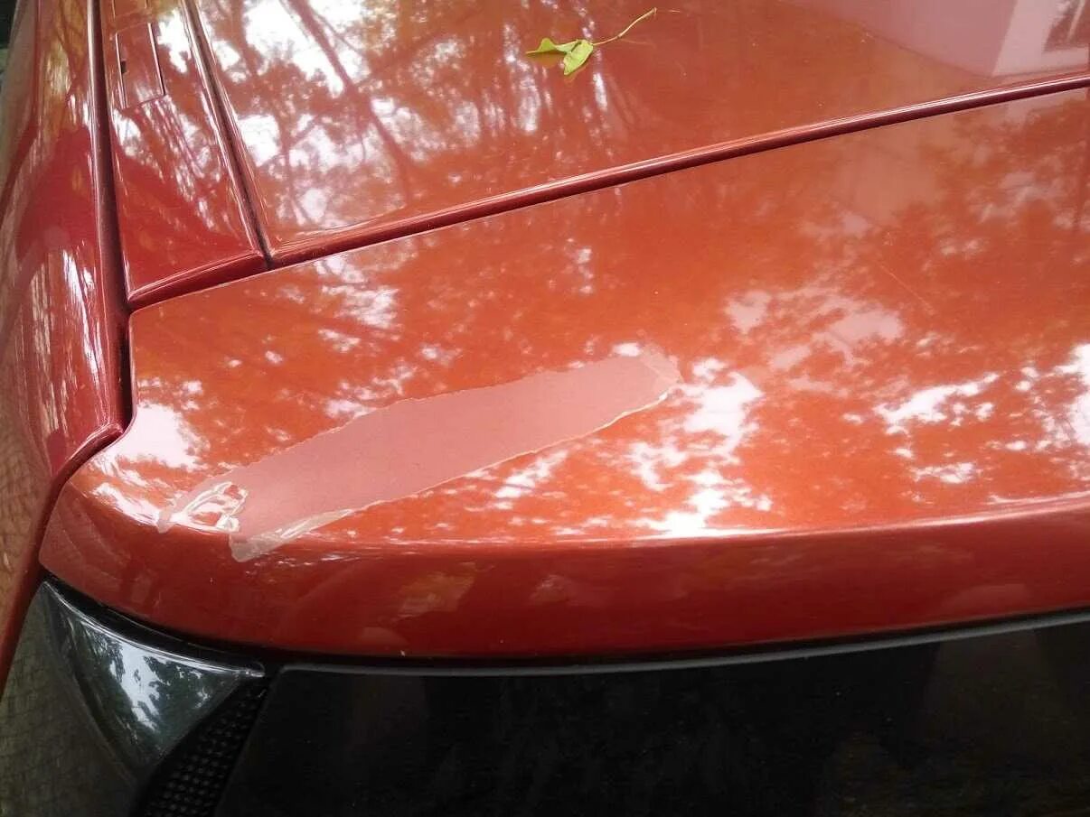 Полез лак на авто. Облупилась краска на авто. лакировка автомобиля. поврежденная краска автомобиля. слезла краска с машины.