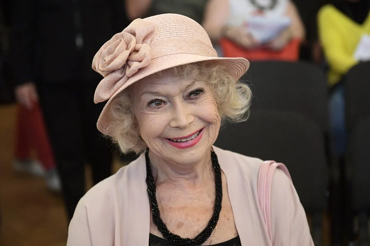 Сколько лет немоляевой. Сколько лет немоляевой. Сколько лет немоляевой. Сколько лет немоляевой. Немоляева театр маяковского.