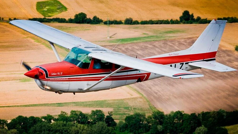 Сесна 172. Самолет Cessna 172. Cessna 172 самолёты Cessna. Cessna 172 Skyhawk. Полет на Cessna 172.