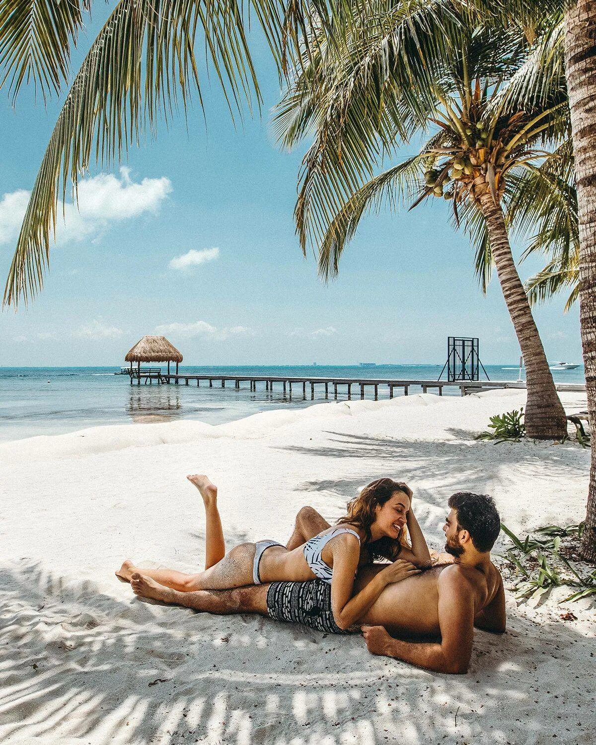 Summer threesome. Шикарный пляж. Море пальмы любовь. Красивый отдых. Пляж картинки.