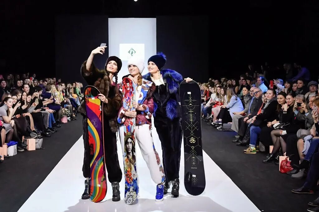 La fashion week streaming. Неделя моды в Москве. Показ мод в Москве. Неделя моды Гостиный двор. Неделя высокой моды в Москве.