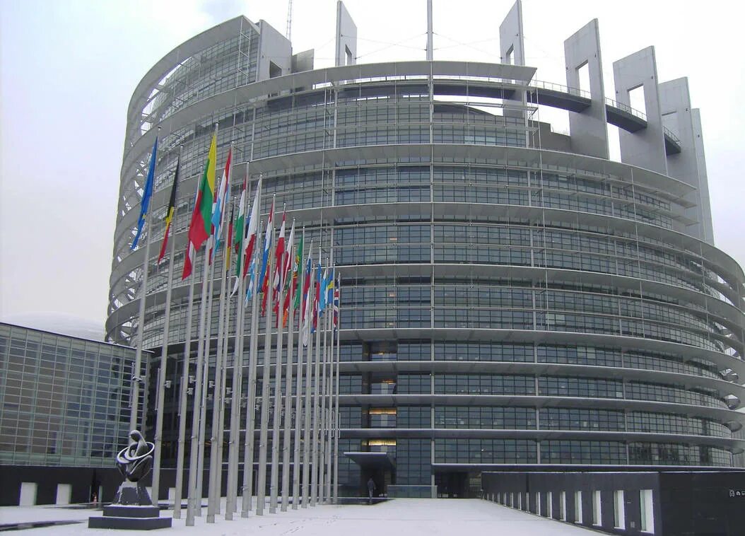 Европейский Союз штаб квартира в Брюсселе. Европейский парламент Страсбург. Здание европейского парламента в Страсбурге. Здание парламента ЕС В Брюсселе.