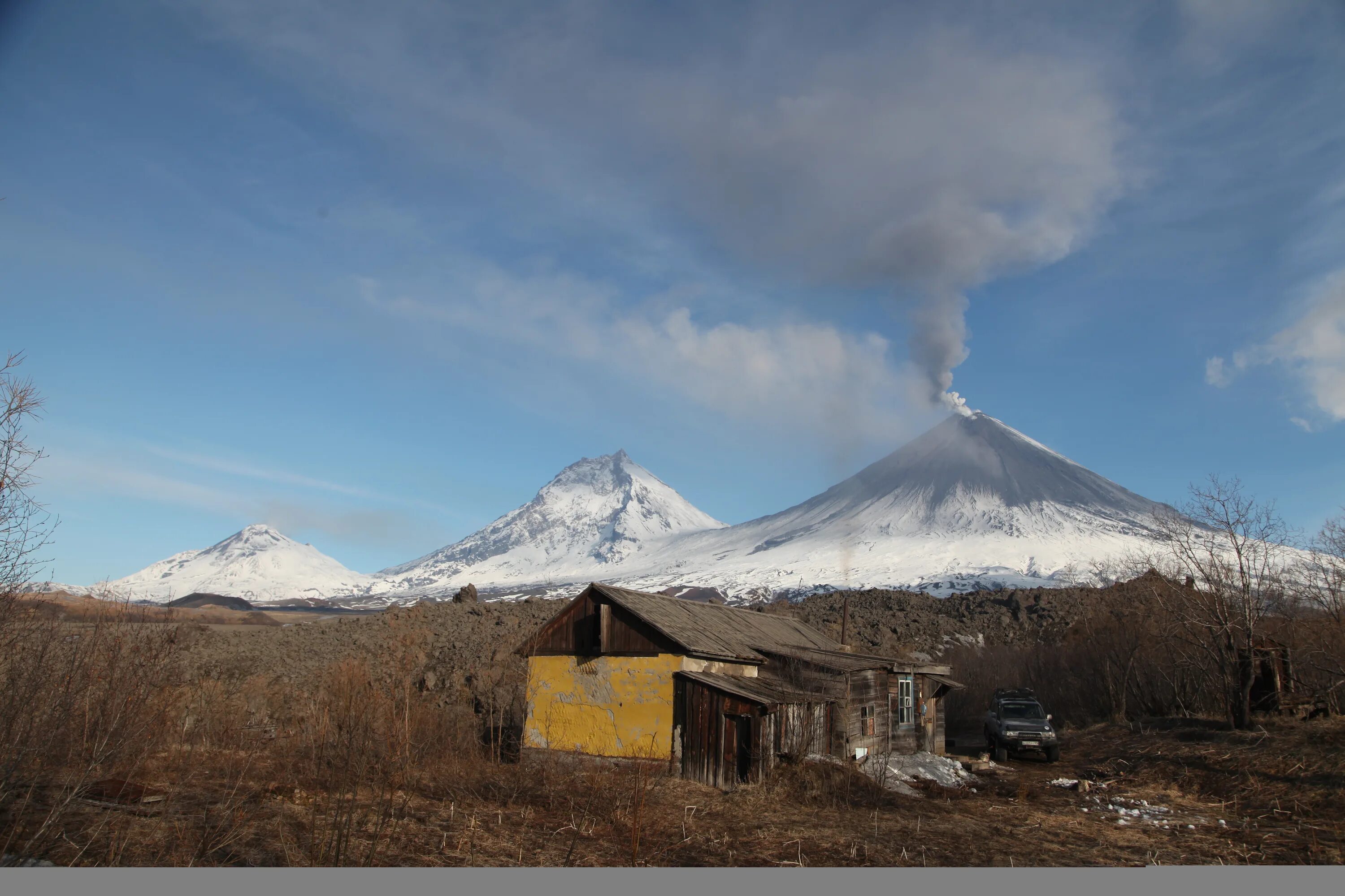 Поселки камчатского края. Петропавловск-Камчатский Ключевская сопка. Извержение вулкана на Камчатке 2020. Апахончич Камчатка. Вулкан Ключевская сопка извержение 2002.