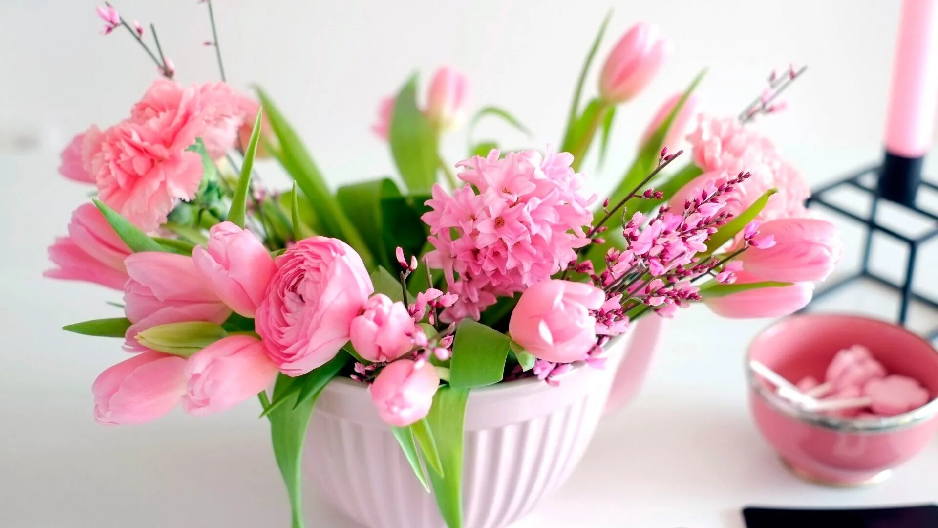 С весенним днем рождения женщине картинки красивые. Весенние цветы. Весенний букет. Красивые весенние цветы. Букет весенних цветов.