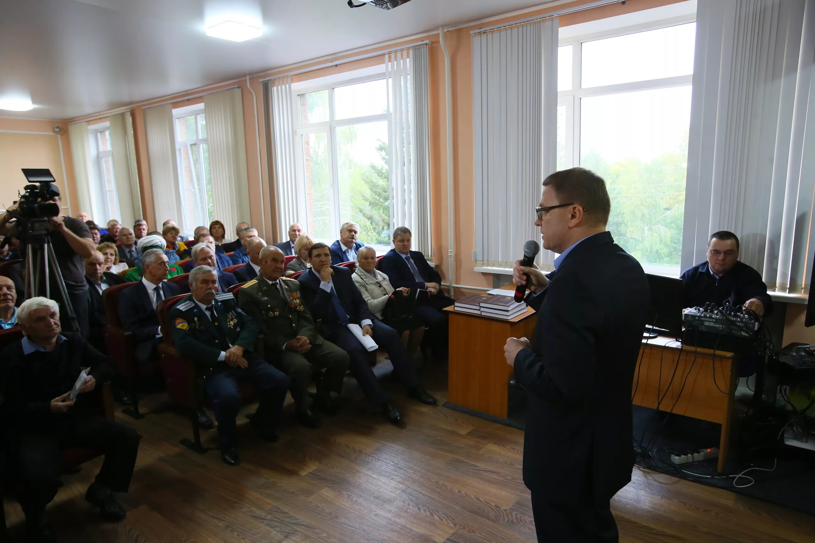 Работа в верхнеуральске. Верхнеуральск челябинская область. Дом культуры верхнеуральск. Работа в верхнеуральске. Работа в верхнеуральске.