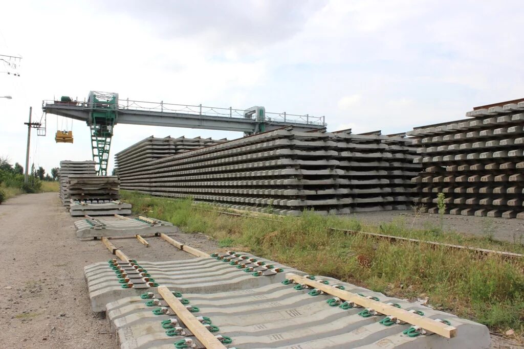 Запчасть от гусеницы. Зс 500 звеносборочный стенд. Цепь пластинчатая тяговая м160. Накладки на гусеницы для экскаватора. Сбор звена.