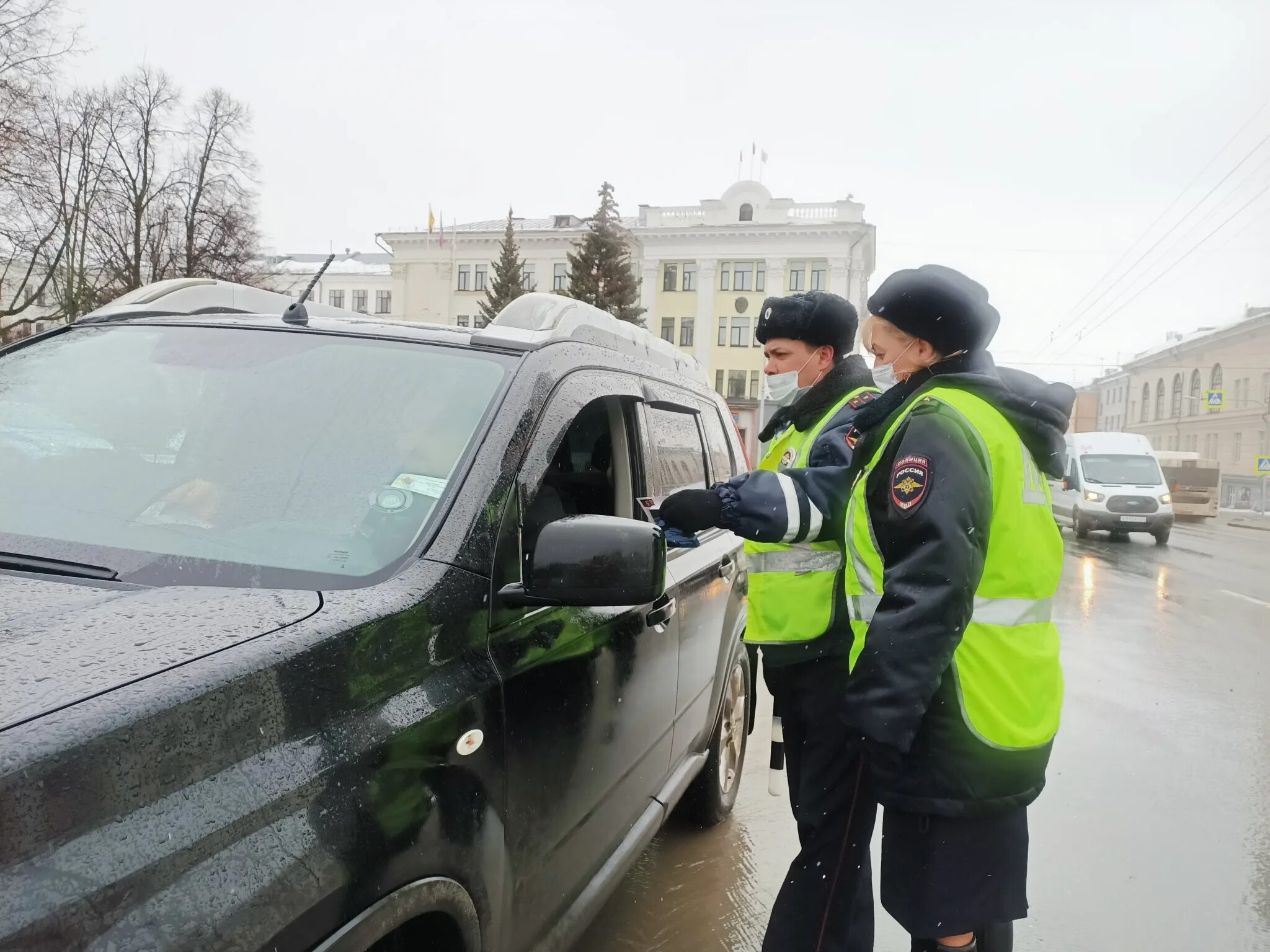 Водитель троллейбуса мужчина. Подарок автолюбителю. Директор чебоксарского троллейбусного управления. Водитель чебоксары свежие. Водитель чебоксары свежие.