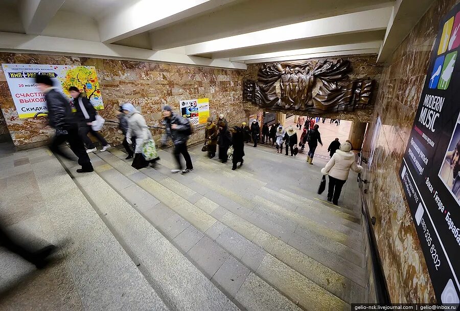 Метро сделали русские. Новосибирский метрополитен Степанов Слава. Метро Новосибирск. Реклама в метро Новосибирск. Реклама в метро.