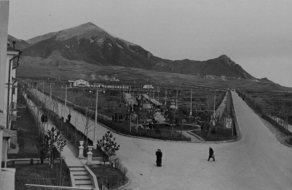 Старый город лермонтов. Город лермонтов 1997. Лермонтов город ставропольский край 1960. Старый город лермонтов. Лермонтово ставрополь край.