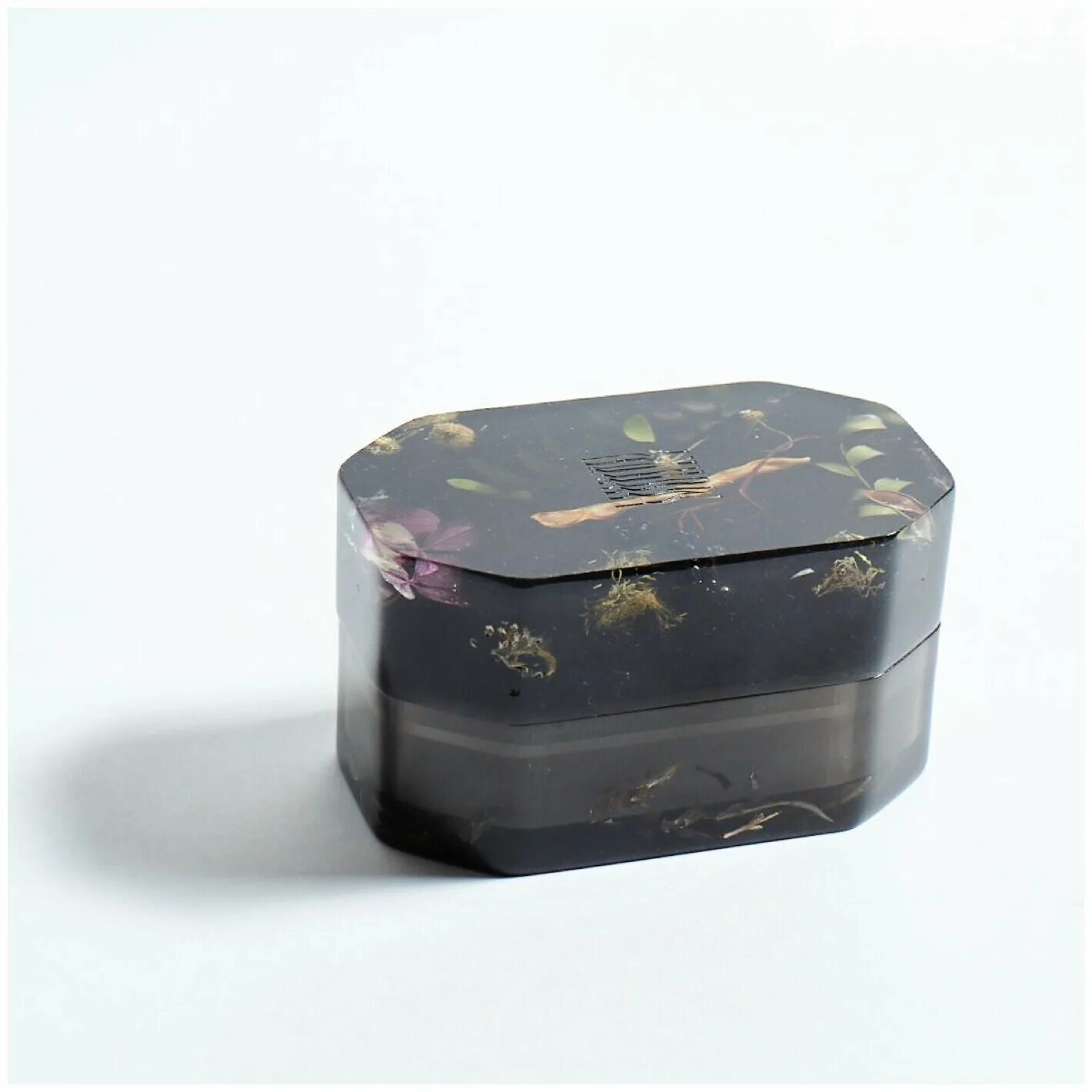 шкатулка в стиле фэнтези. шкатулка пандоры. ящик пандоры арт. ларчик пандоры. шкатулка пандоры.