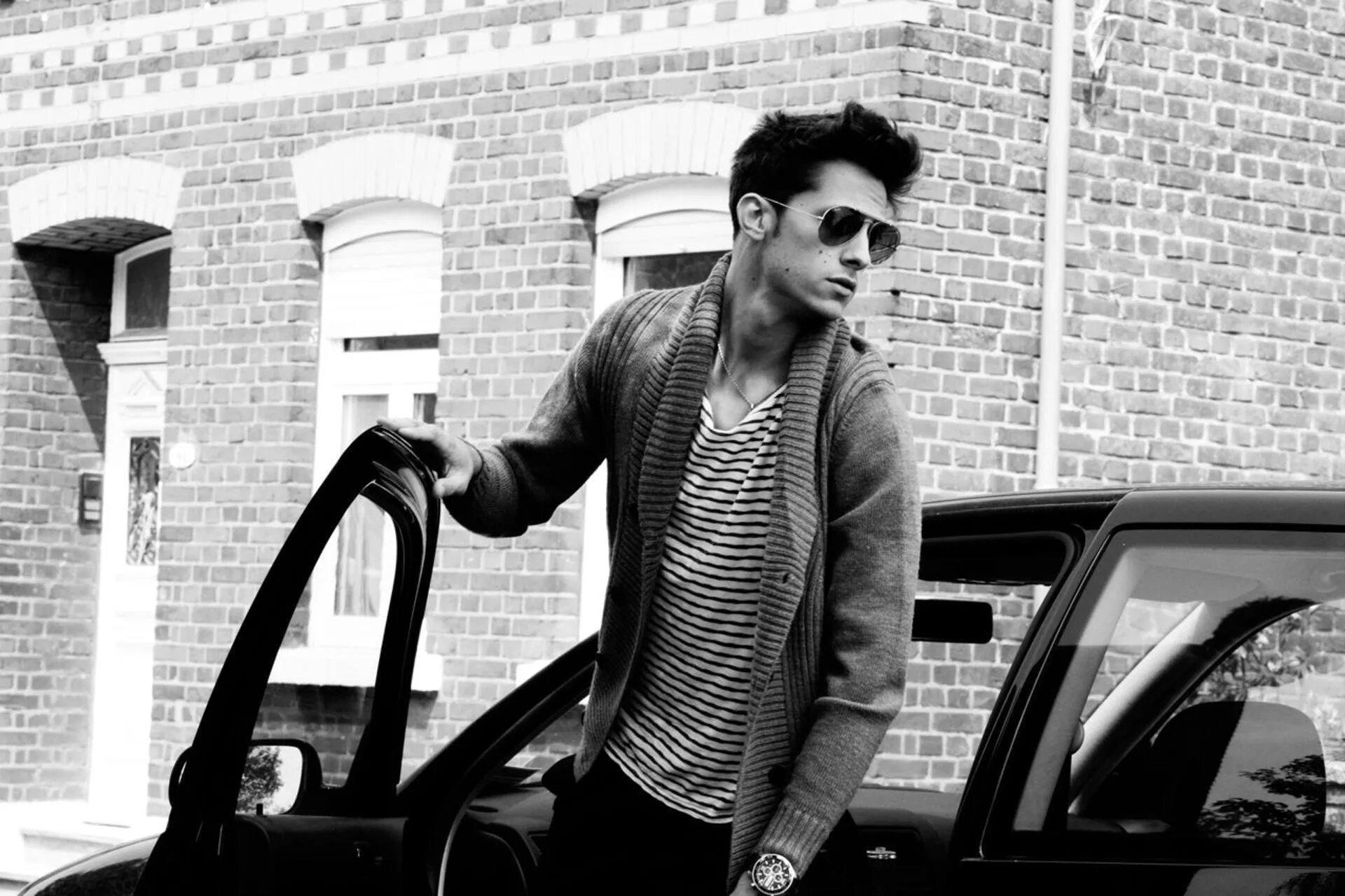 Парень чб. Черно белый пацан. Парень с сигаретой в профиль. Аватар для парня. Черно белый пацан.