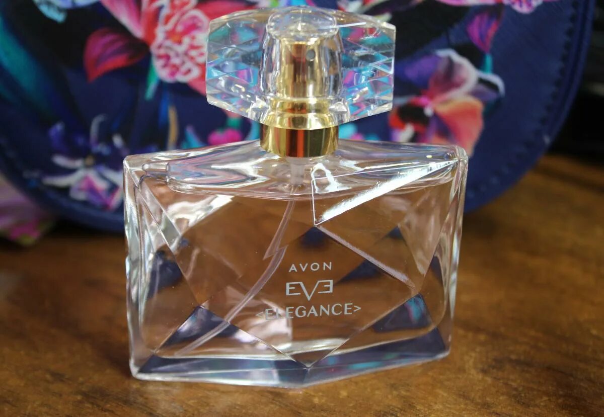 Avon je. Eve Elegance Avon. Эйвон Элеганс аромат. Духи эйвон Элеганс. Парфюмерная вода Avon Eve Elegance.