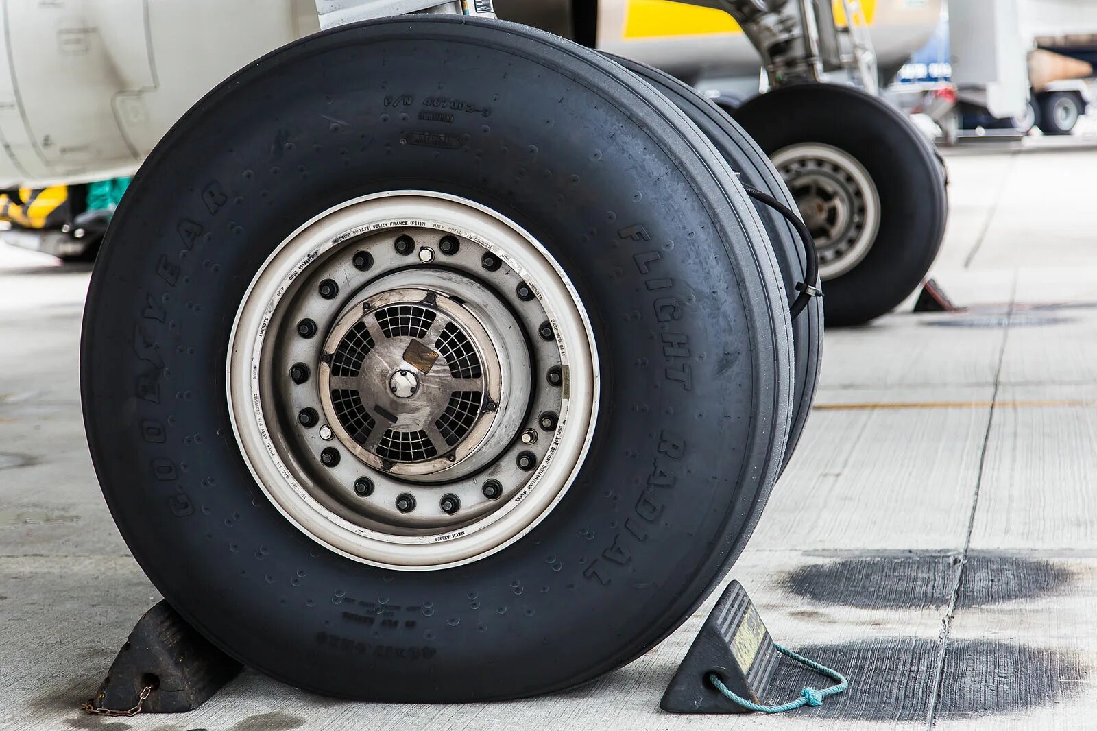 Cheng shin tire 15x6. Авиационная шина 500х150. Шины авиационные 255х110. Авиационная резина. Авиа шина.