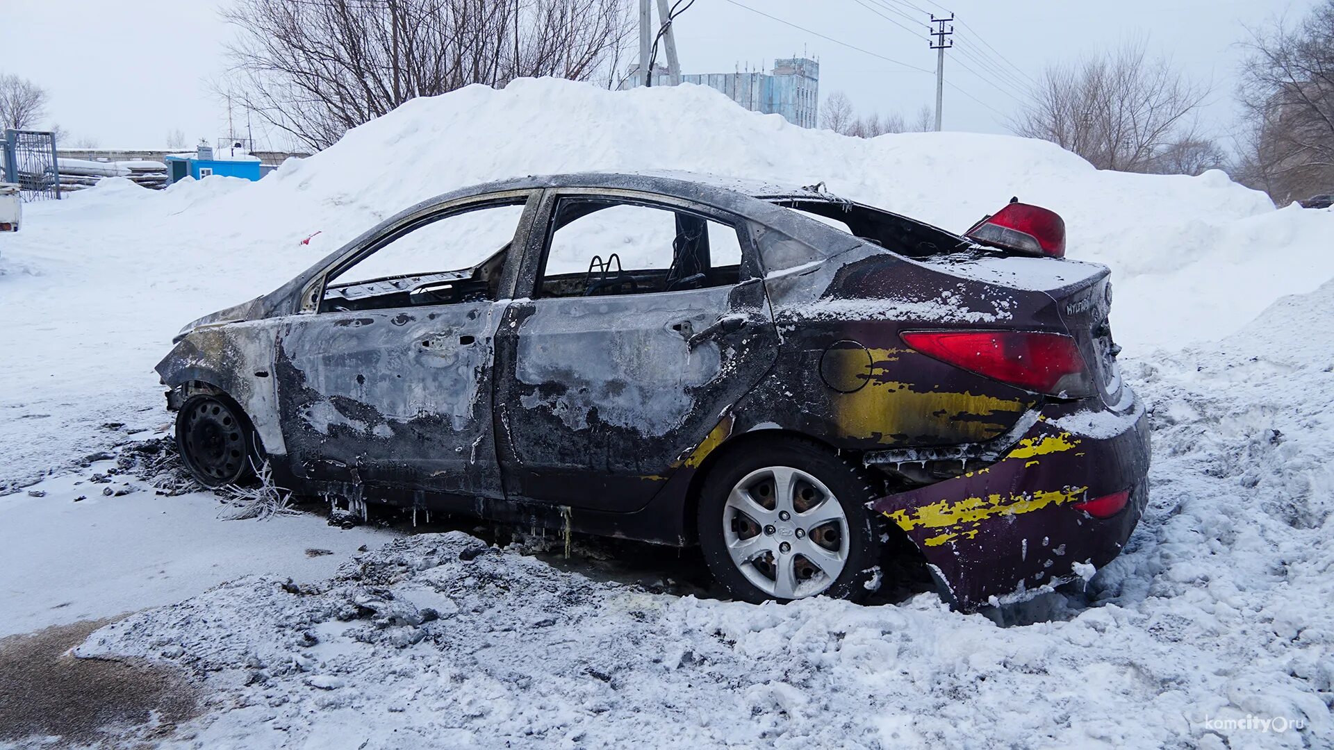 Сгорел хендай. Сгоревший Хендай Солярис 2 поколения. Hyundai Solaris сгорел аккумуляторный.