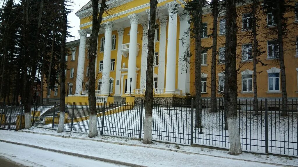 Калужский железнодорожный техникум. Железнодорожное училище калуга. Жд колледж калуга. Калужский жд техникум. Ржд колледж калуга.