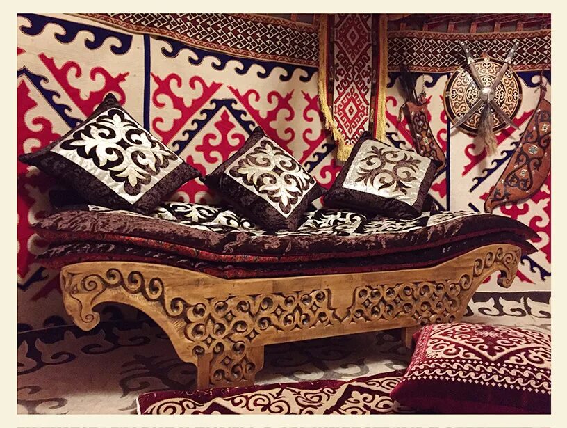 Кесе казахская посуда. Старинные предметы быта. Казахская посуда. Деревянная посуда. Рк предметы.