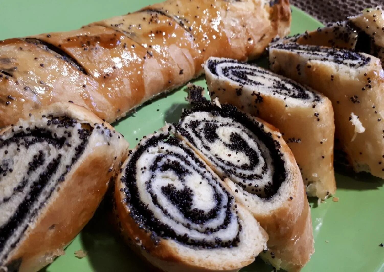 Маковые рулеты из дрожжевого теста фото