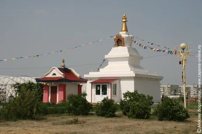 ступа установленная в 1956 году. буддийская ступа волгоград цпкио. ступа на границе бурятии и иркутской области. апатиты буддийская ступа. ступа крестьянская.