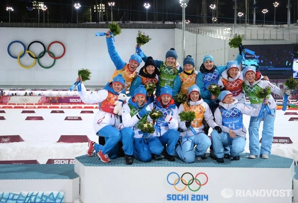 Олимпийские соревнования 2014. Олимпийский флаг сочи 2014. Ои 2014 эстафета биатлон мужчины. Ои 2014 фигурное катание командные соревнования женщины. С.