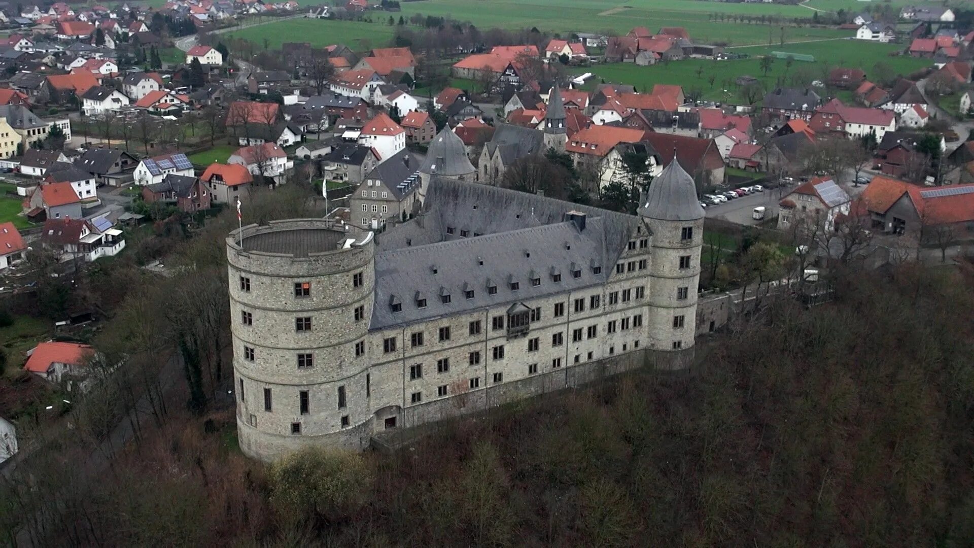 Сс центр. Замок СС Вевельсбург. Аненербе замок Вевельсбург. Замок Вевельсбург Германия. Черное солнце в замке Вевельсбург.
