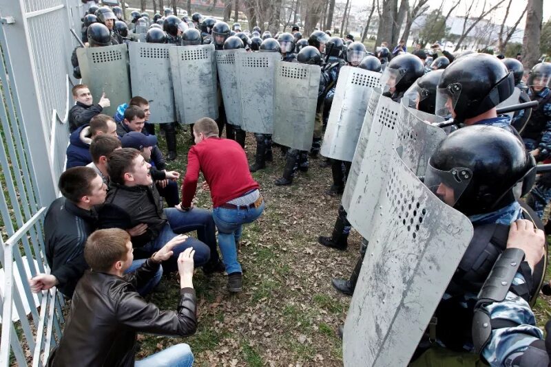 Пресечение массовых беспорядков. Спецоперация по пресечению массовых беспорядков. Активные участники массовых беспорядков. Группы при массовых беспорядках. Цели массовых беспорядков