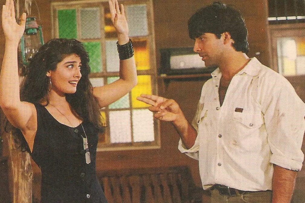 Жизнь 1998. Keemat 1998. равина тандон кадры. akshay kumar 1998.