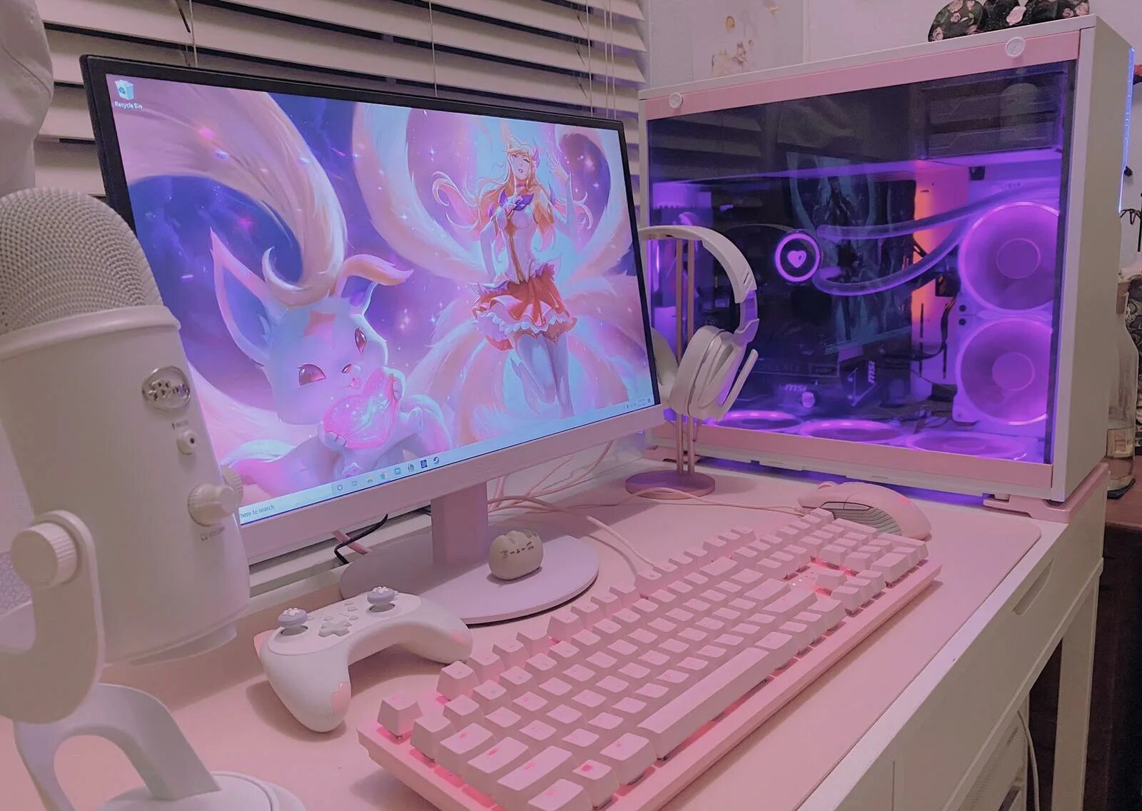 Розовые игры на пк. Розовый игровой компьютер. Розовая геймерская комната. Розовый сетап. Розовый сетап ПК.