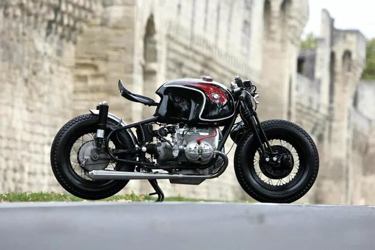 Мотоцикл БМВ боббер. Мотоцикл BMW r90s. Bobber мотоцикл BMW. BMW r90 Cafe Racer. Стили байков