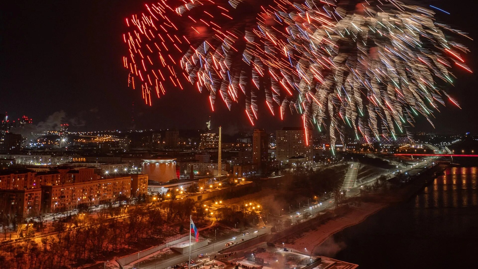 Где будет салют 23 февраля 2024 москва. Салют. Салют фото. Фейерверк в небе. Красивый фейерверк.