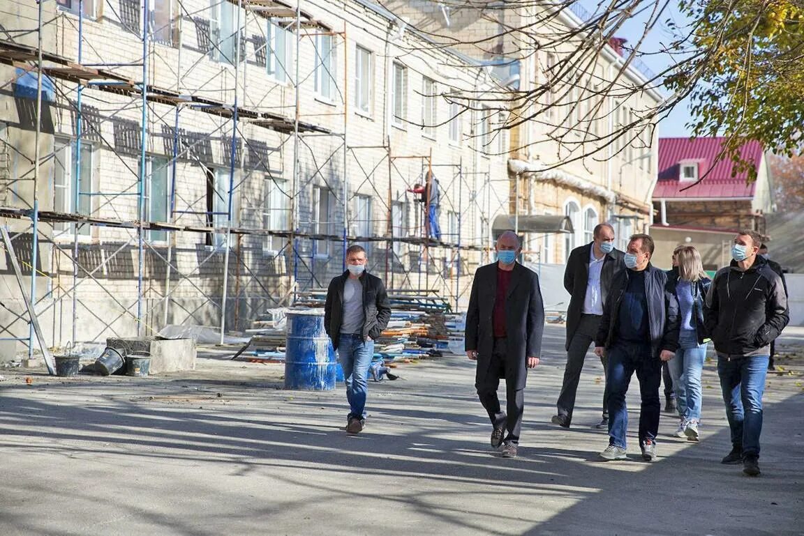 Ремонт школ ставрополь. 29 школа ставрополь ремонт. Отопление в школе. Школа искусств внутри. Много 5 в школе.
