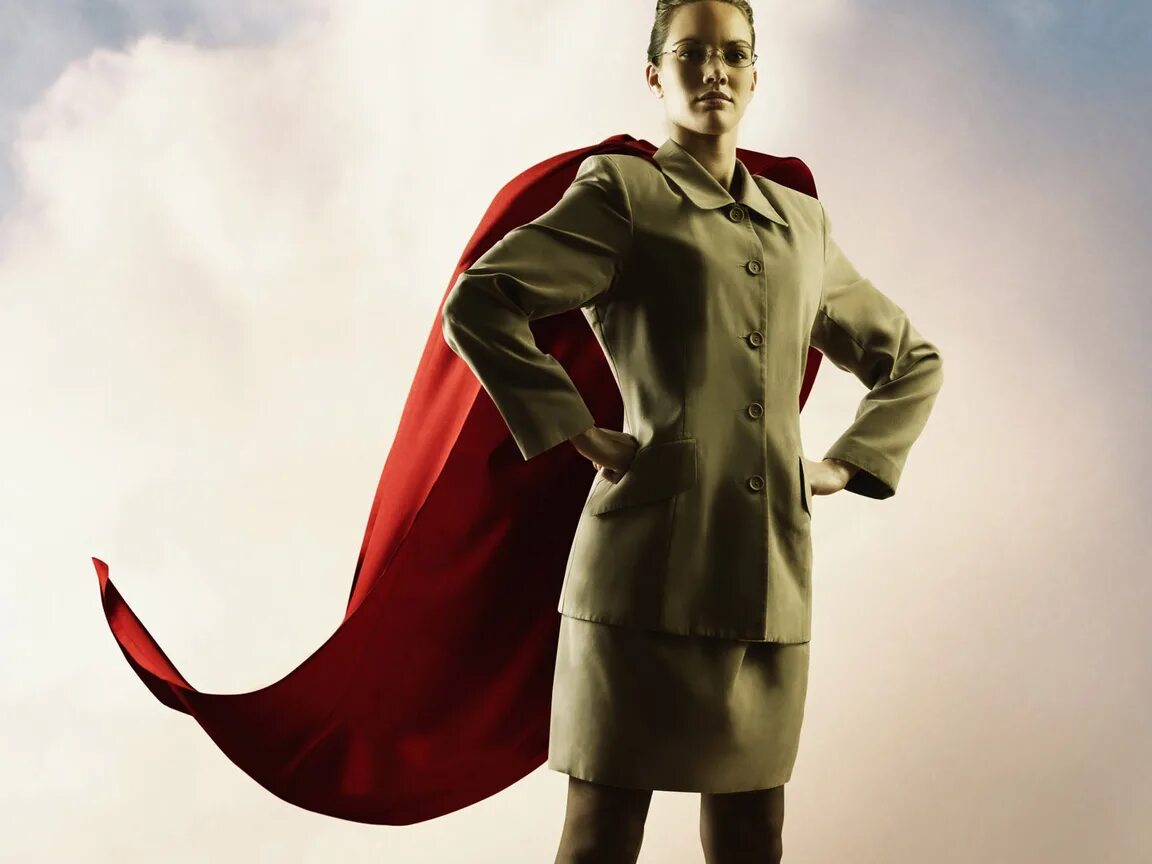 Доволен плащом. Эксгибиционист в плаще. Эксгибиционист в плазе. Дэвид теннант пальто доктора. Супергерой в плаще.