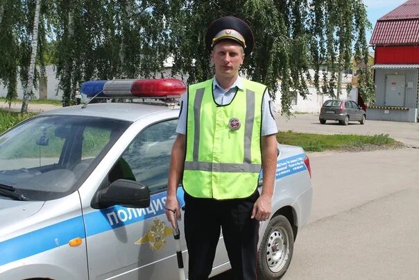 Инспектор дпс г губкин артeм грогоров фото Инспекторы ДПС города Артем провели профилактический рейд по обеспечению безопас