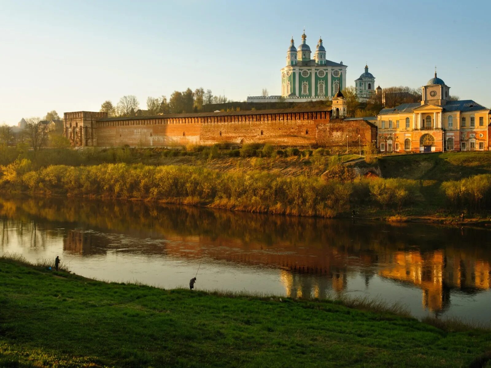 Смоленск красивый город. Река днепр в смоленске. днепр город смоленск.