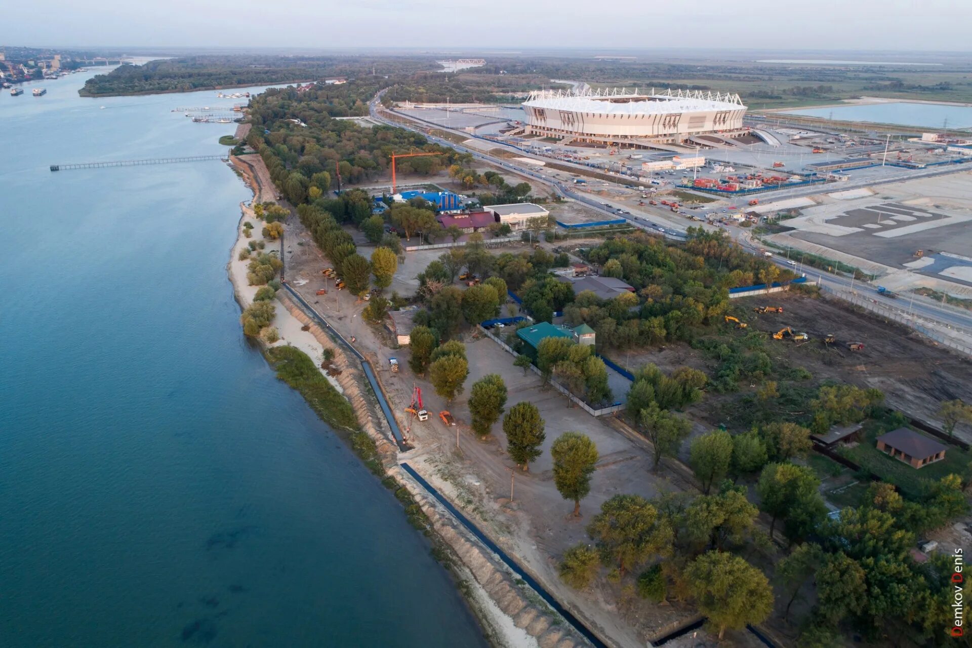 Рабочий левый берег. Левбердон Ростов-на-Дону. Ростов Арена парк Левобережный. Левый берег Дона Ростов на Дону. Парк «Левобережный» hjcnjd YF ljye.