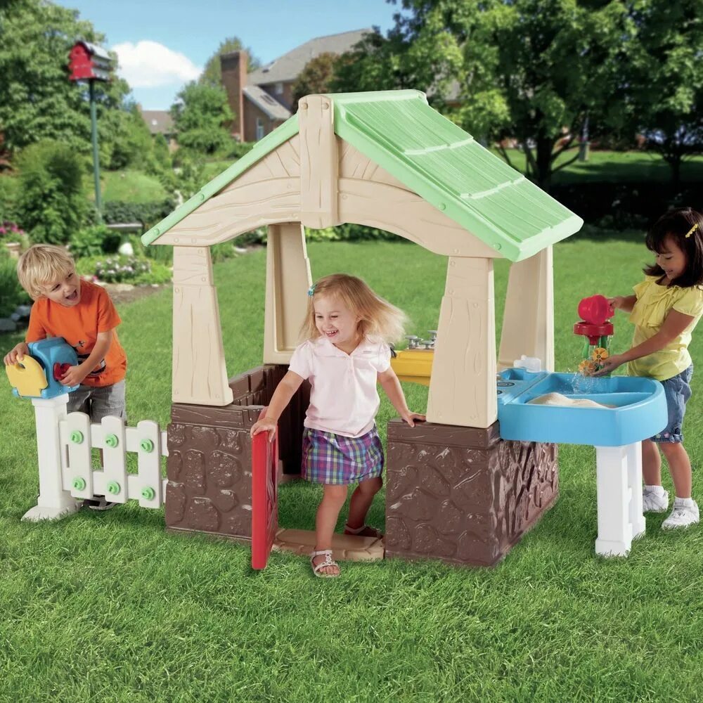 Alfred play house. Little Tikes домик игровой. Garden House игровой домик. Домик с песочницей для детей. Песочница с домиком.